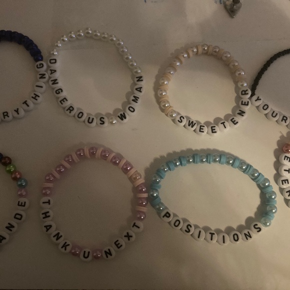 Ariana Grande Albums Bracelet Set - Picture 1 of 10